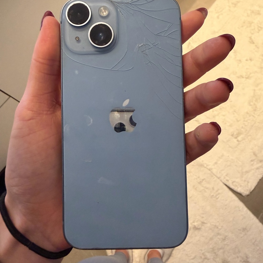 iPhone 14 - Picture 2 of 3